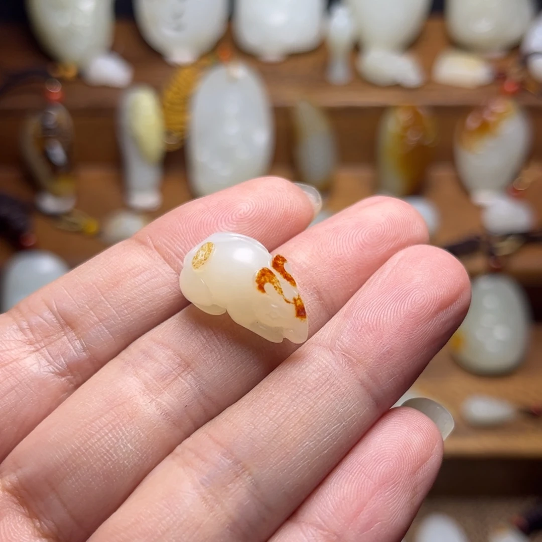 和田玉未镶嵌车挂