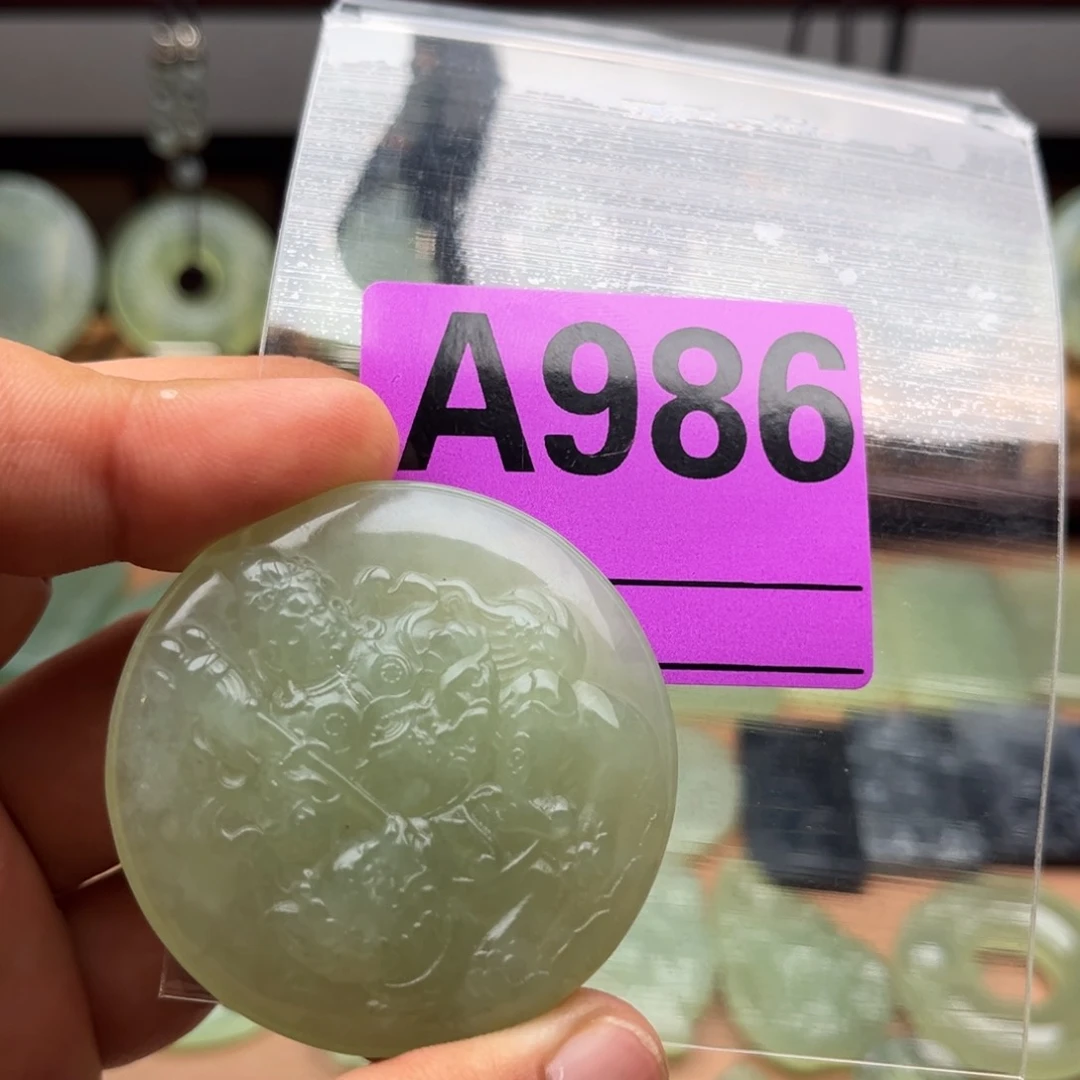 蛇纹石玉未镶嵌颈饰黃****明