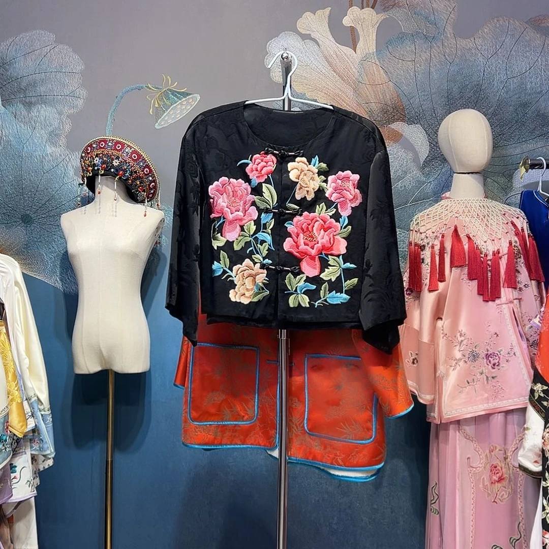 黑色人丝刺绣短款上衣