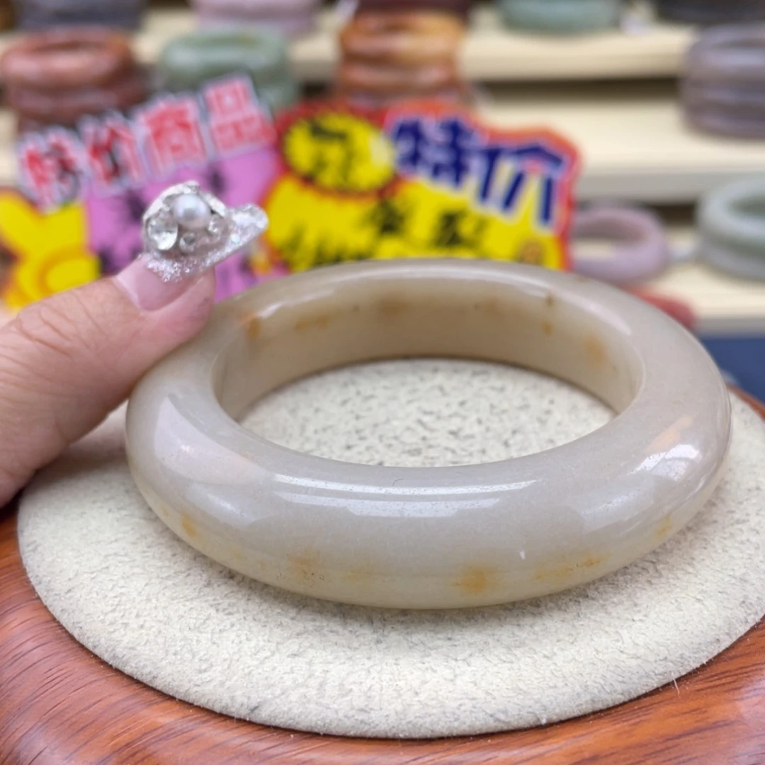 【闪购商品】石英质玉手镯未镶嵌吃*嘛