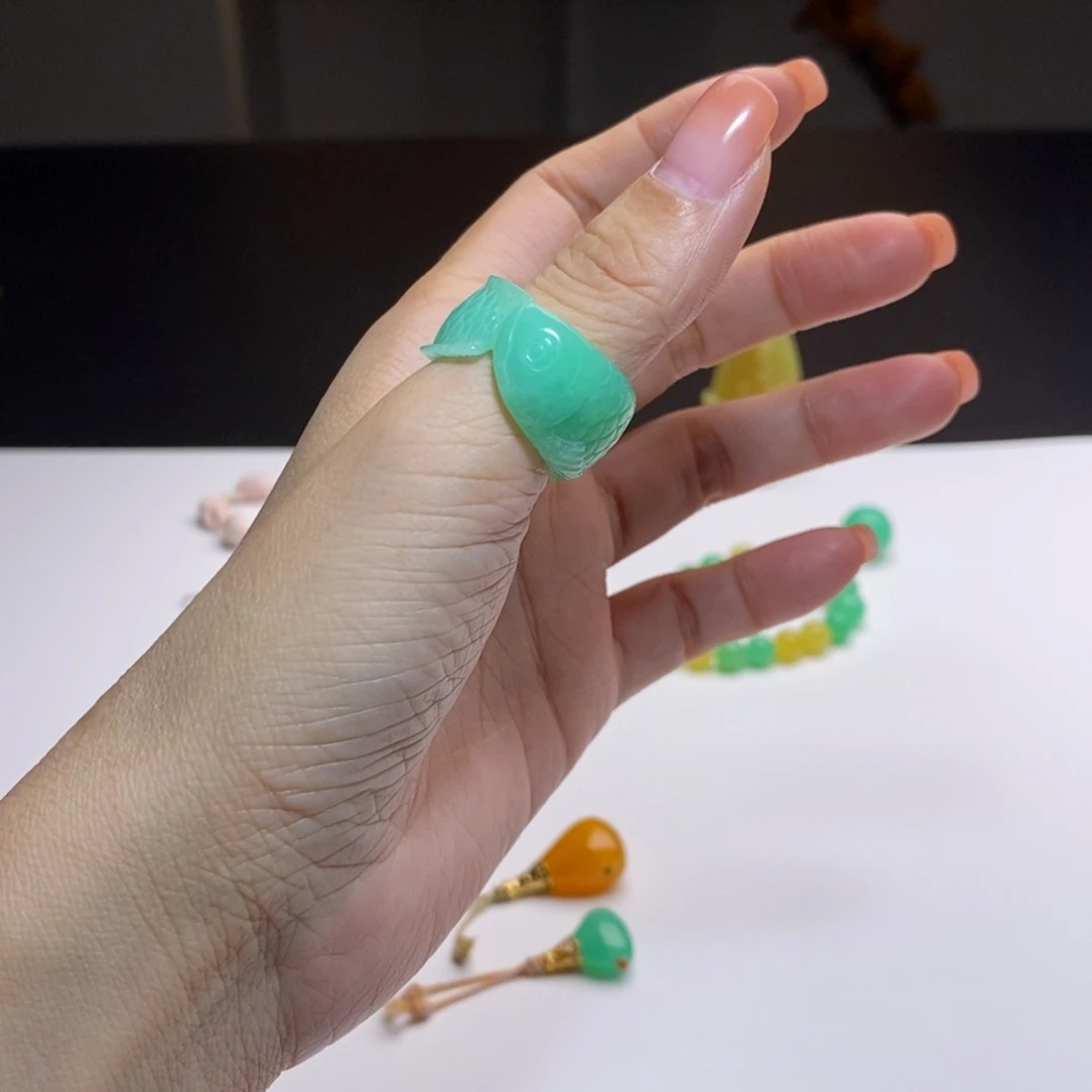 石英质玉（缅黄）未镶嵌颈饰