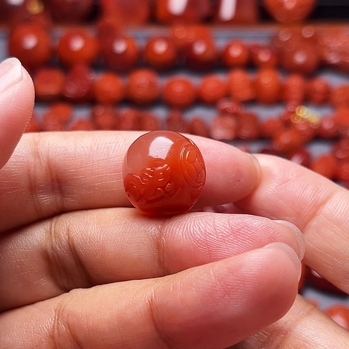 南红玛瑙未镶嵌配饰荔枝冻巧雕（鼠）老型15.8mm