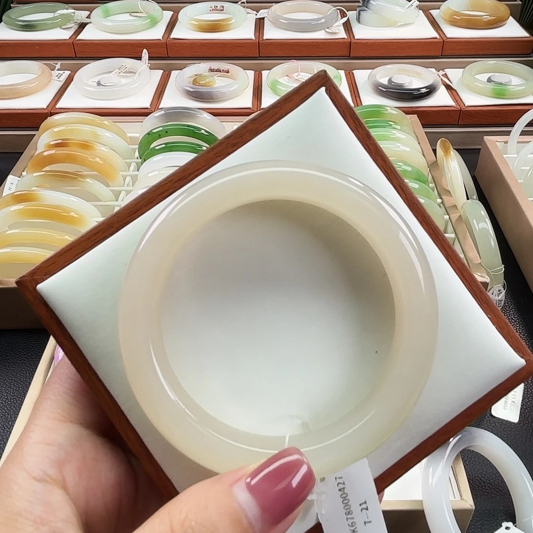未镶嵌手镯和田玉56
