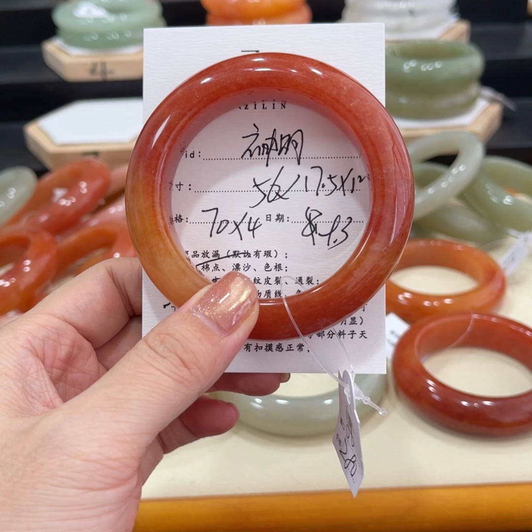 未镶嵌手镯石英质玉神**/