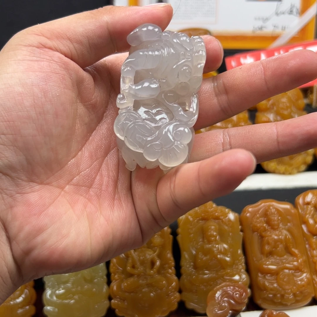 未镶嵌石英质玉（黄龙玉）黄龙玉