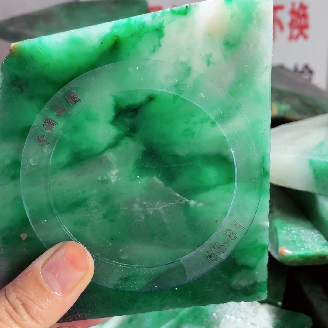 宛***歌定制石英质玉（非洲翠）