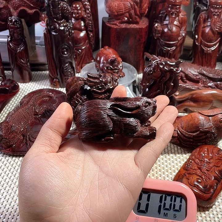 风**限印度小叶紫檀兔子手把件