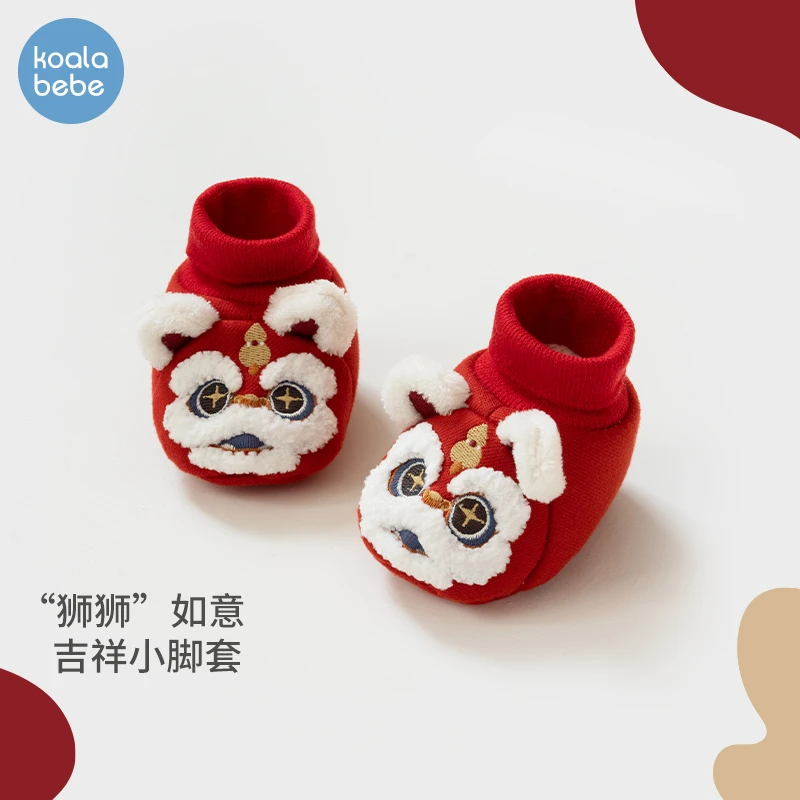 考拉鼻鼻新生儿脚套秋冬喜庆红色过年满月婴儿保暖软底鞋狮狮如意