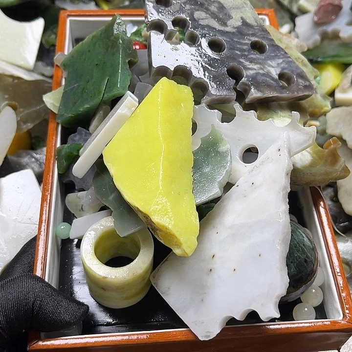 和田玉未镶嵌珠宝奇石超****舞