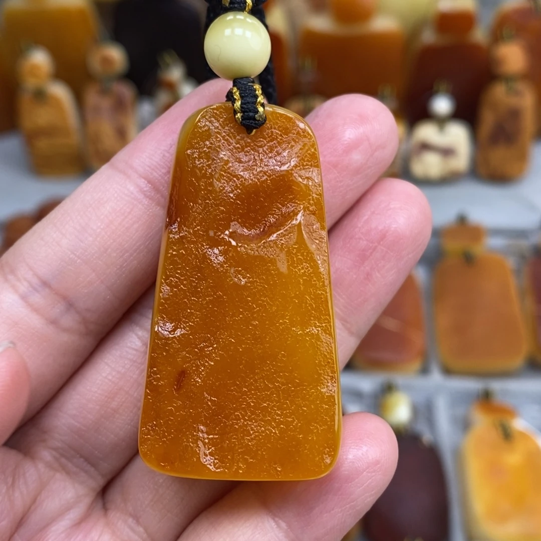 蜜蜡未镶嵌珠宝奇石