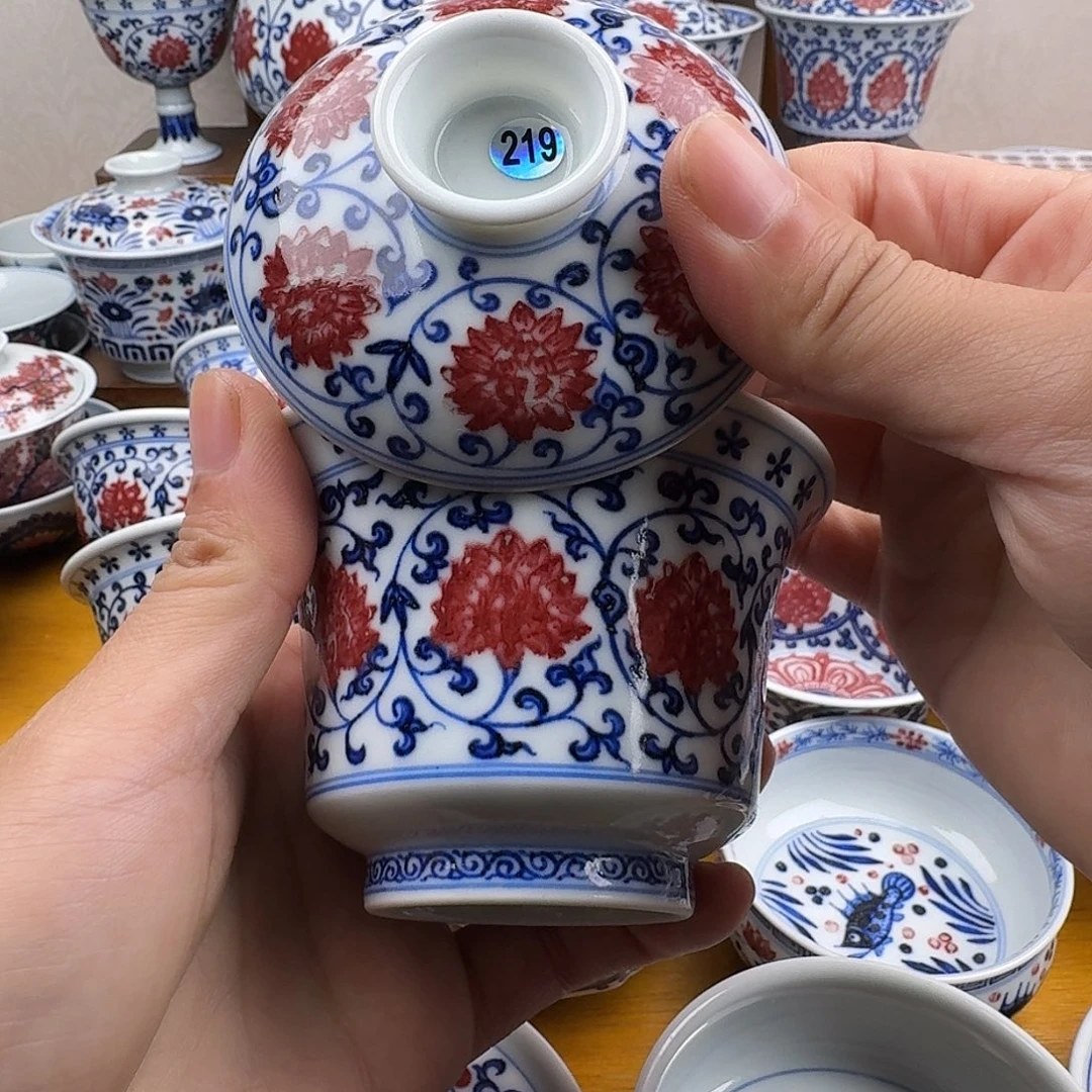 青花釉里红马蹄盖碗