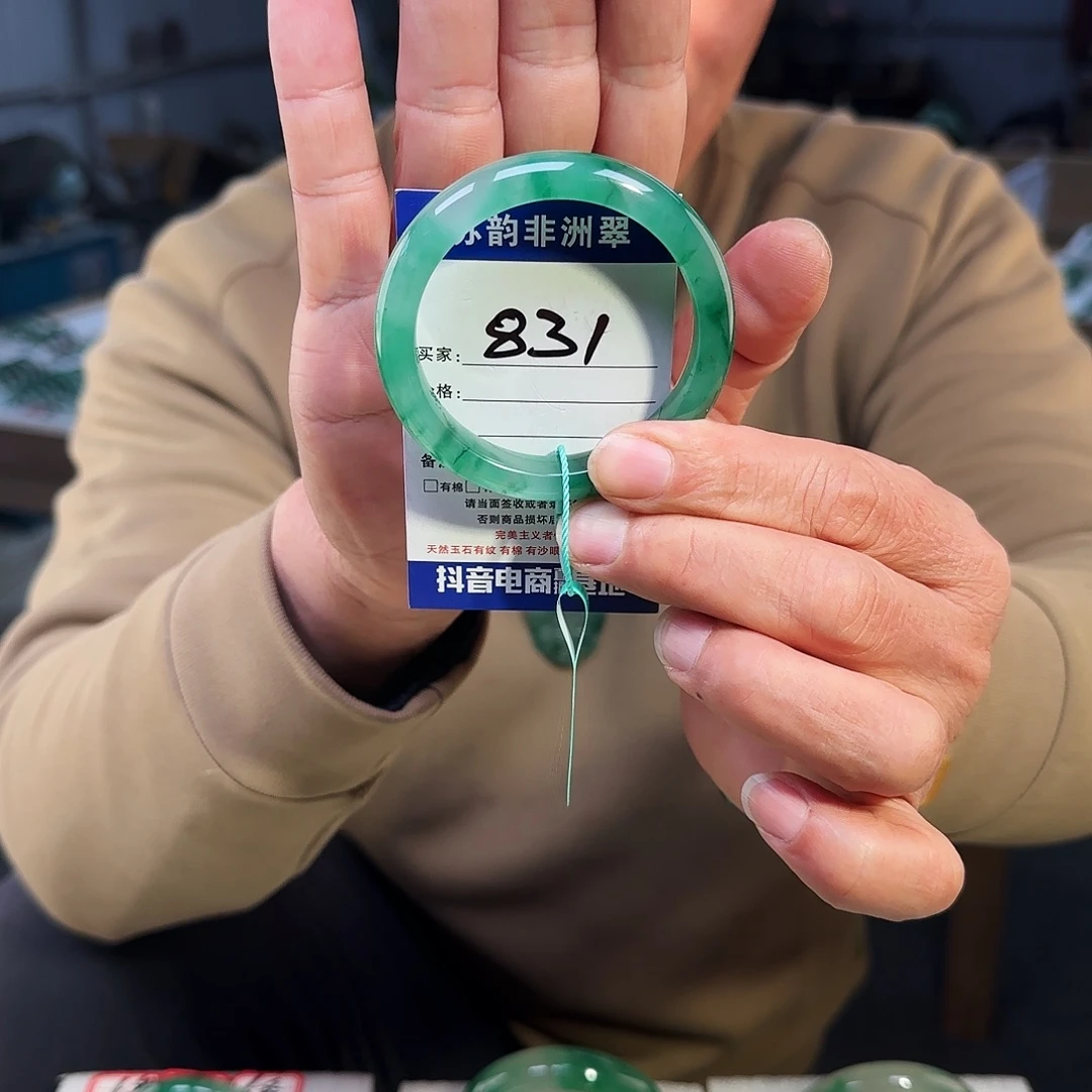 石英质玉（非洲翠）未镶嵌手镯