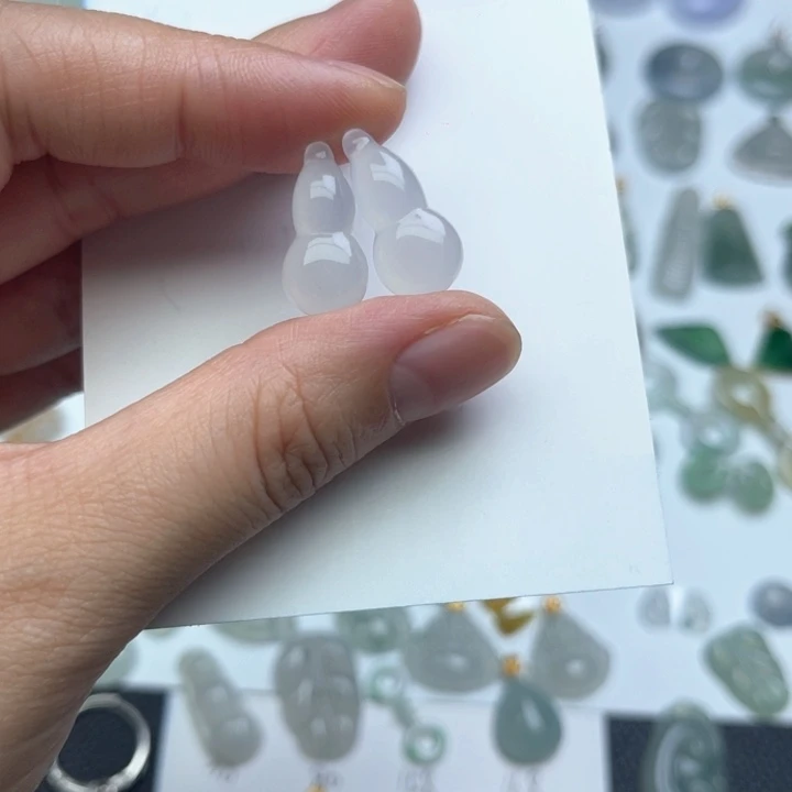 翡翠未镶嵌颈饰白冰葫芦一对