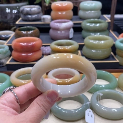 未镶嵌手镯石英质玉
