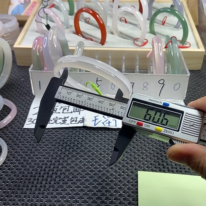 玛瑙/玉髓手镯未镶嵌?****く