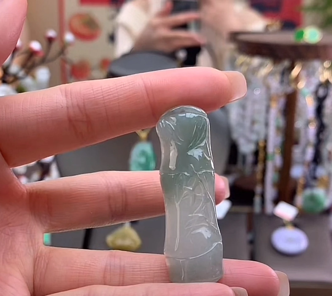 天然a货翡翠吊坠