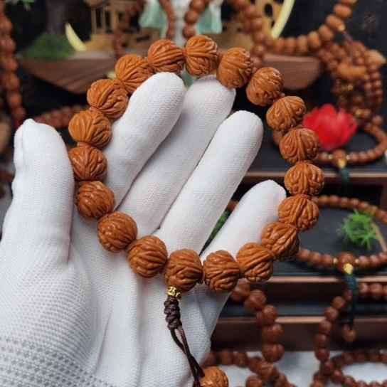 吊坠桃核16小金豆手持