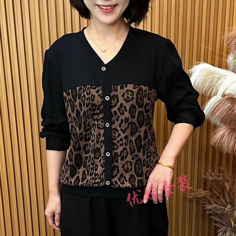 中老年女装春季新款V领减龄拼接显瘦遮肚百搭妈妈装长袖上衣 A821