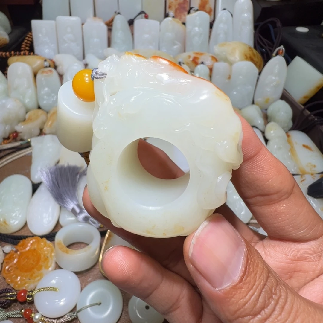 和田玉吊坠(不含链)未镶嵌西****?