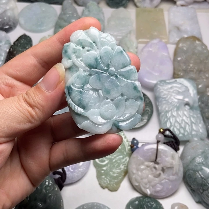 翡翠未镶嵌颈饰荷花鱼52