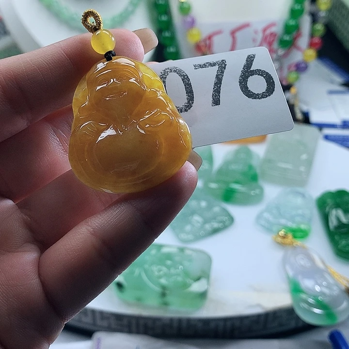 翡翠未镶嵌吊坠(赠链)