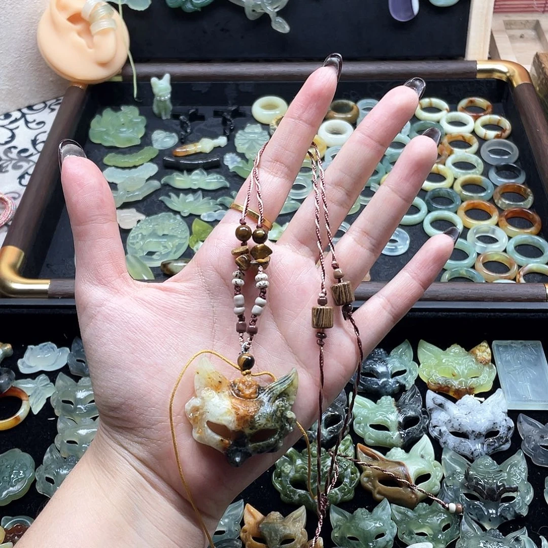 蛇纹石玉未镶嵌颈饰面具福利