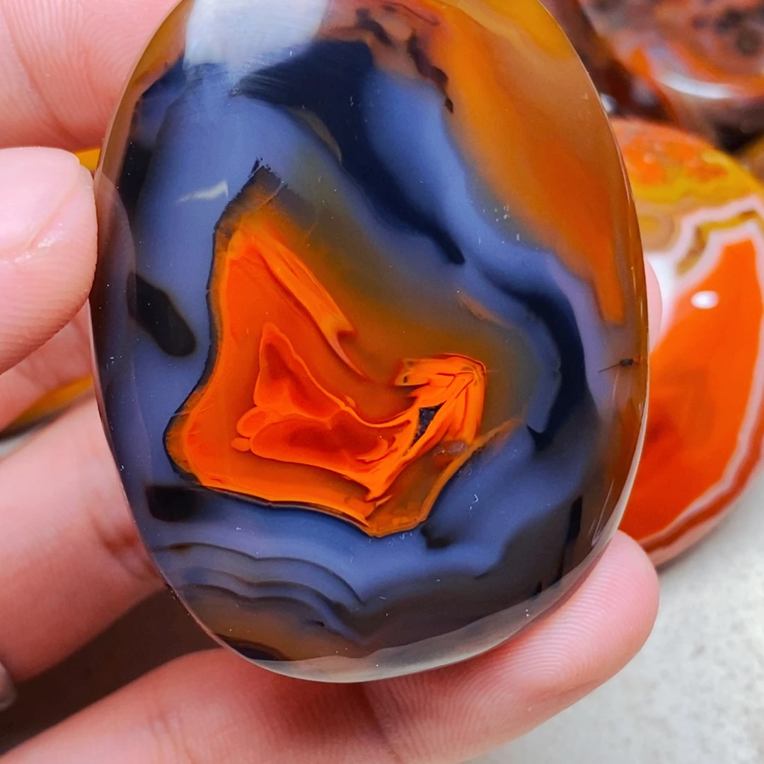 A***凸未镶嵌颈饰玛瑙/玉髓