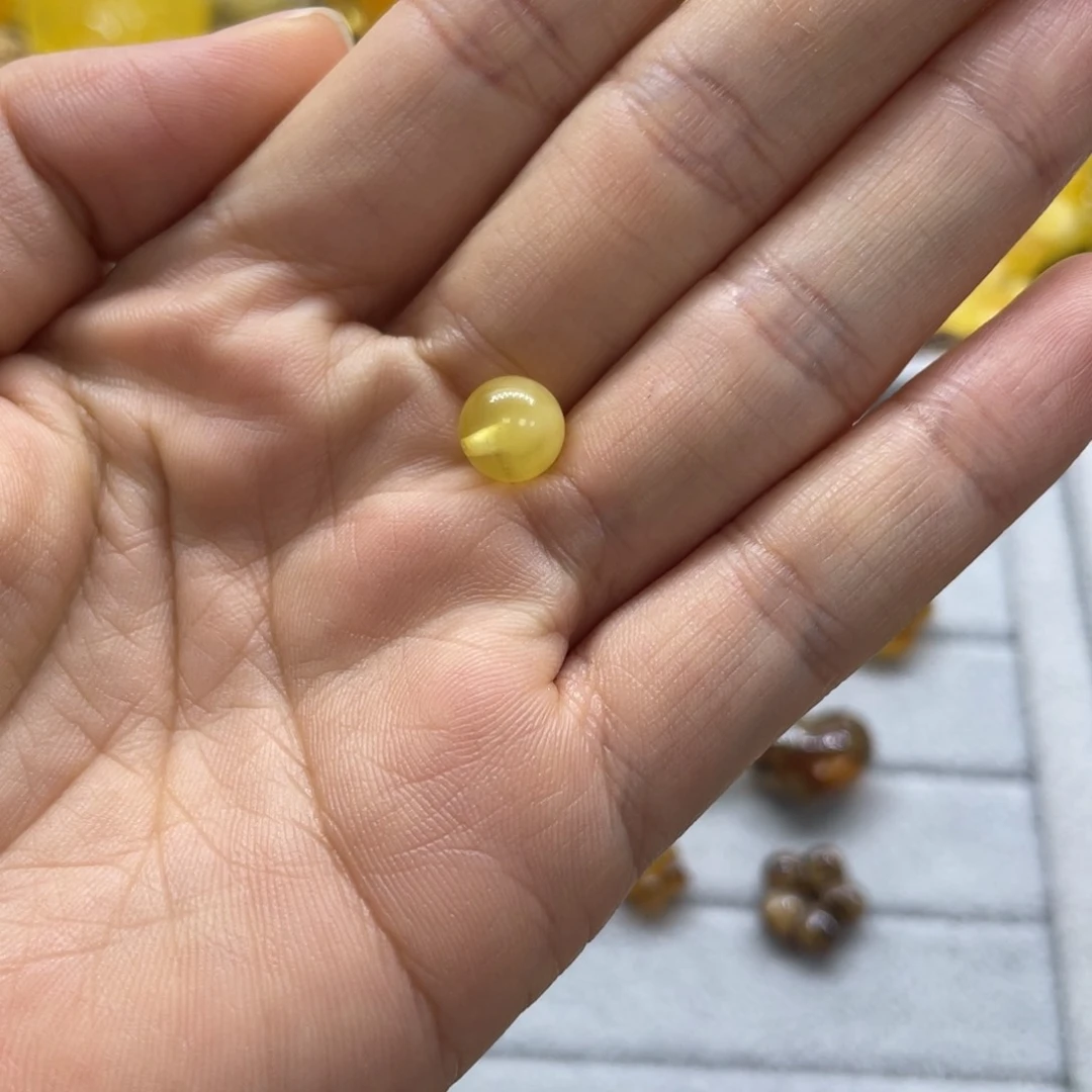 未镶嵌琥珀裸石游*天然琥珀