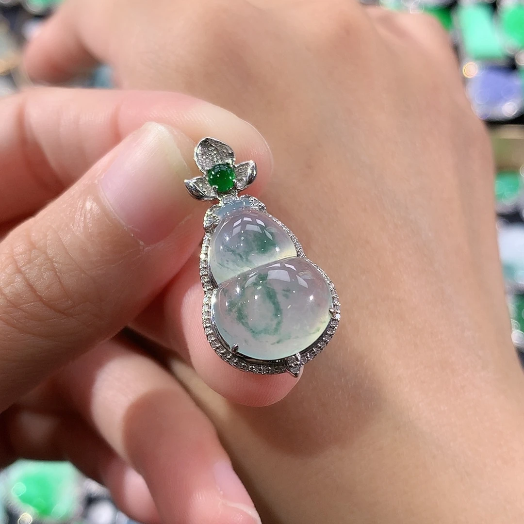 翡翠18K金镶嵌颈饰