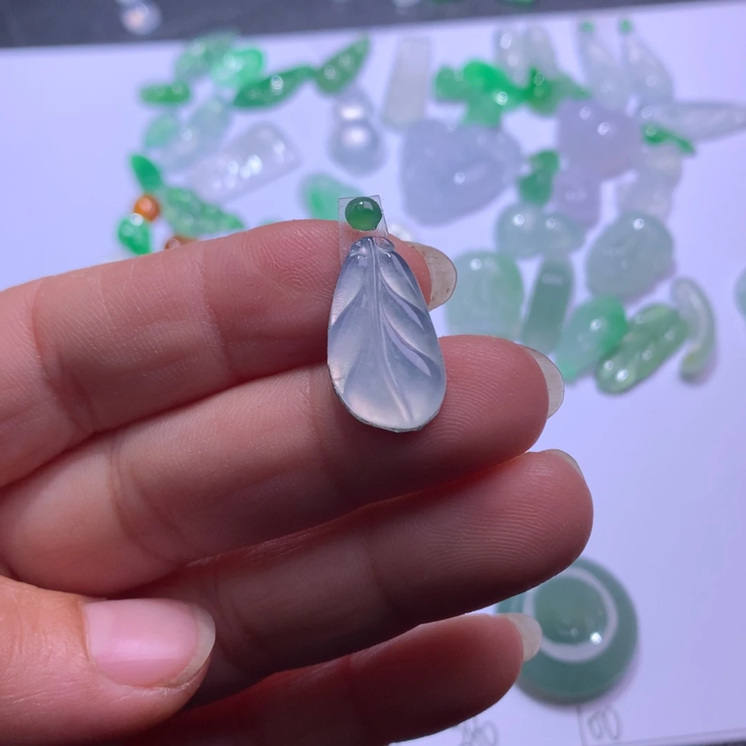 翡翠未镶嵌颈饰叶