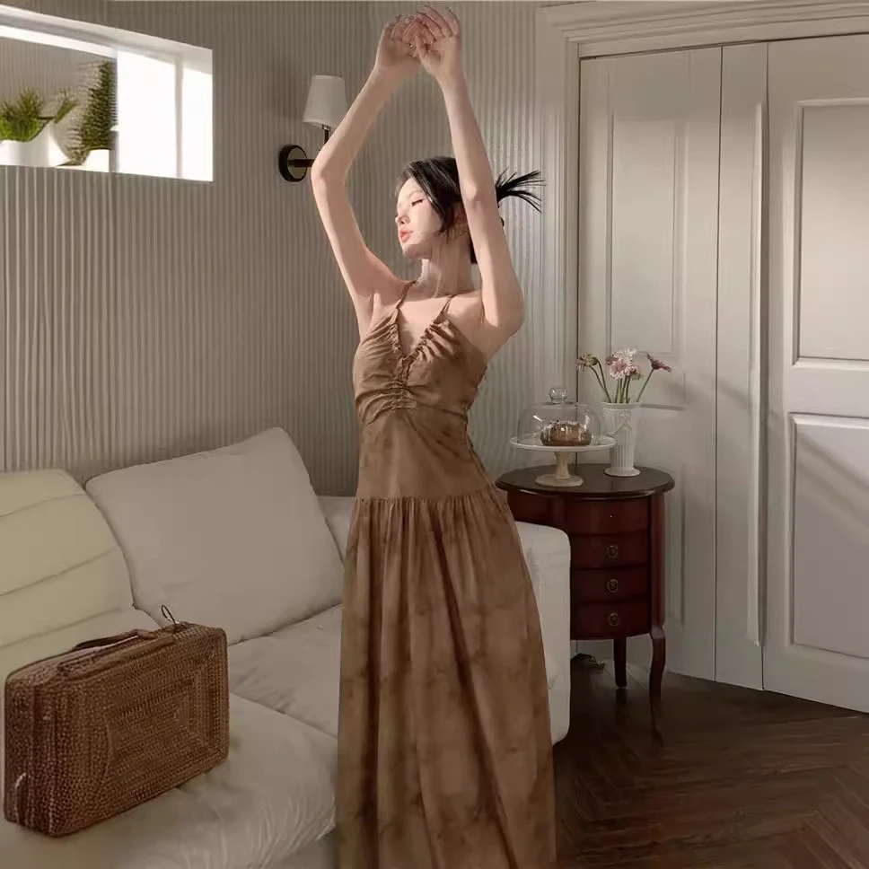 新中式挂脖吊带v领连衣裙女夏季露背收腰性感长裙纯欲咖色a字裙子