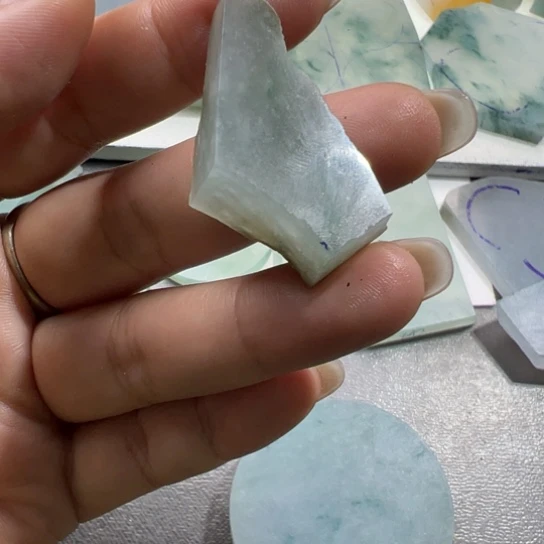 翡翠挂件未镶嵌花