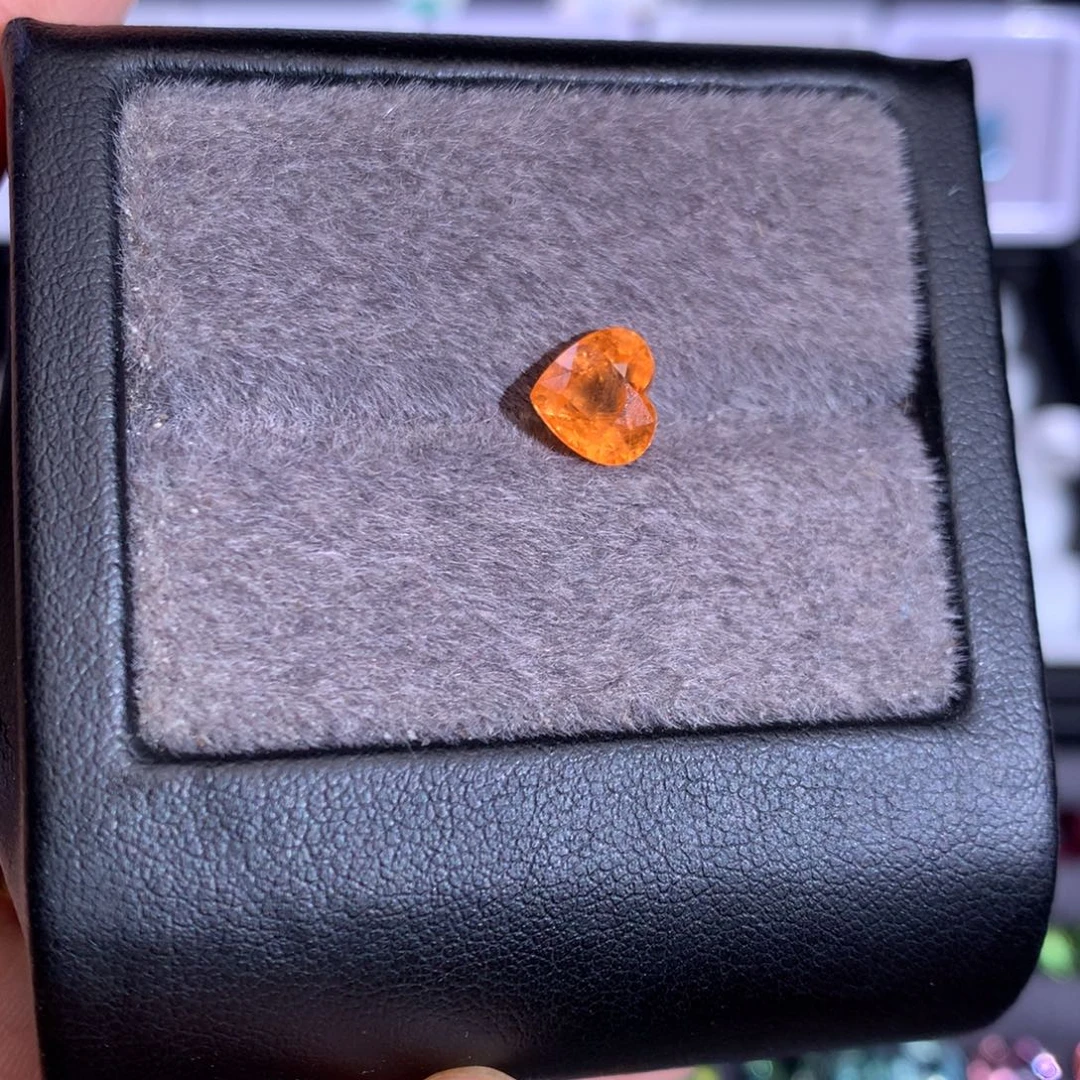 石榴石（芬达石）珠宝半成品未镶嵌2.345ct