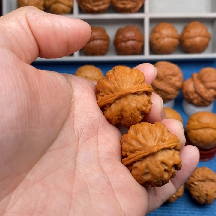 文玩核桃把件玉石粗筋