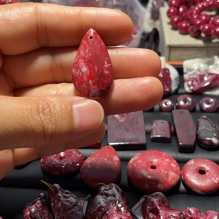 天然辰砂满红原石吊坠