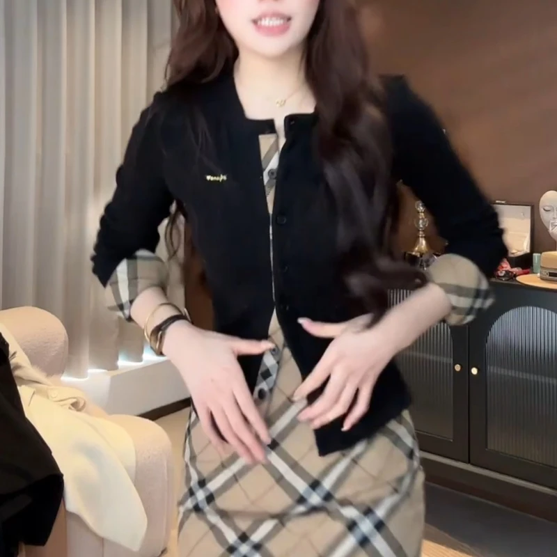 新款韩系设计感圆领修身长袖针织开衫LK2508227