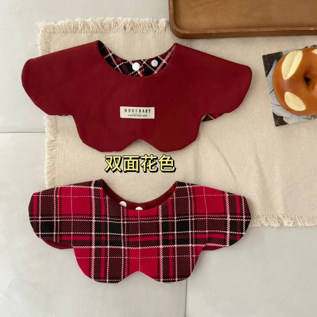 男女宝宝圣诞款格子口水巾婴幼儿童秋冬花瓣围兜红色过年新年围嘴