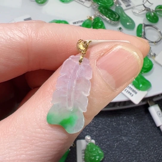 颈饰18K金镶嵌翡翠