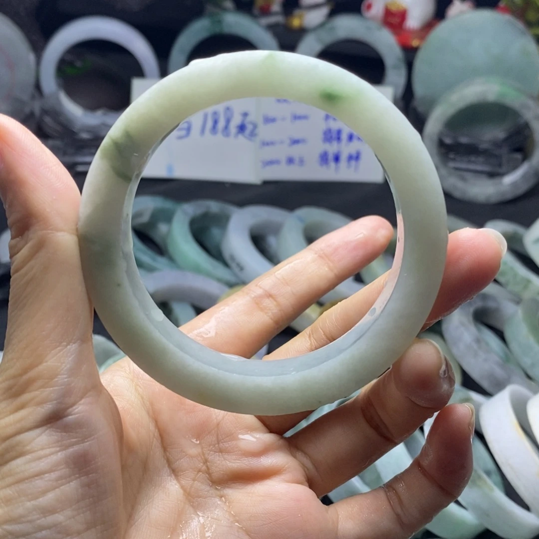 万***.定制翡翠未镶嵌手镯