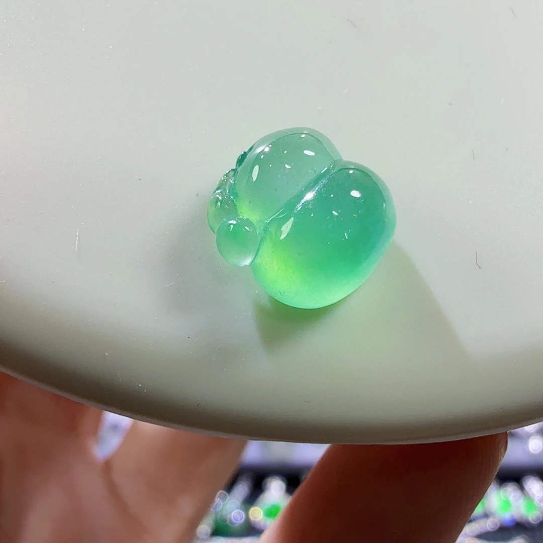 翡翠未镶嵌颈饰立体葫芦