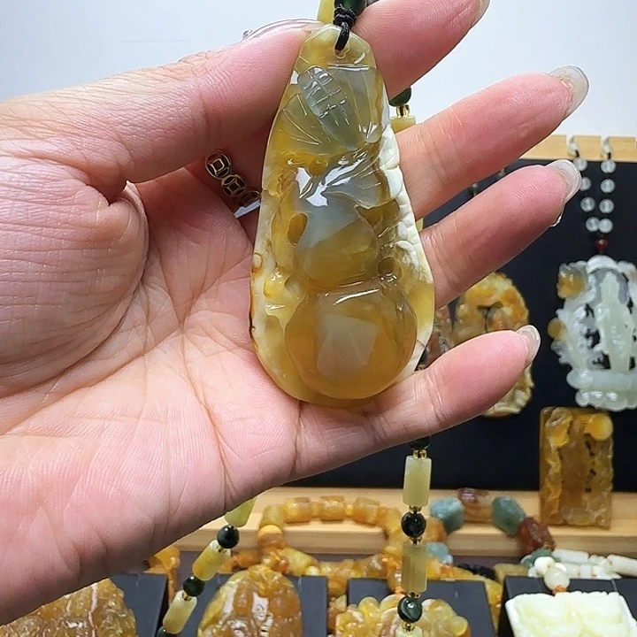 蛇纹石玉未镶嵌颈饰
