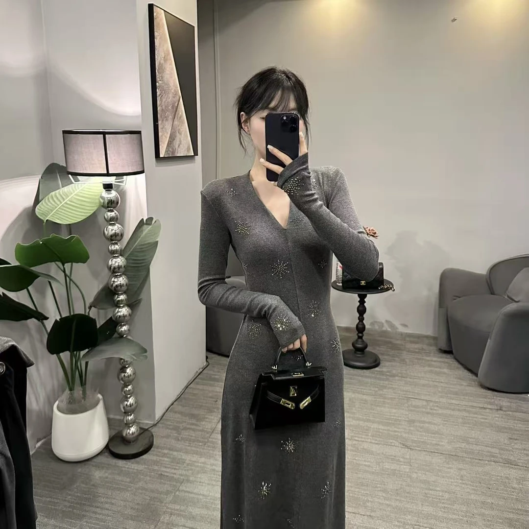 【Gouya】秋季新款亮闪闪烫钻高级感V领长袖灰色连衣长裙修身显