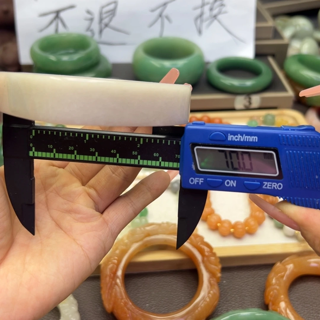 未镶嵌手镯石英岩玉