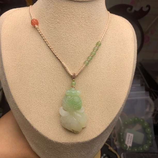 和田玉翠青金鱼挂件