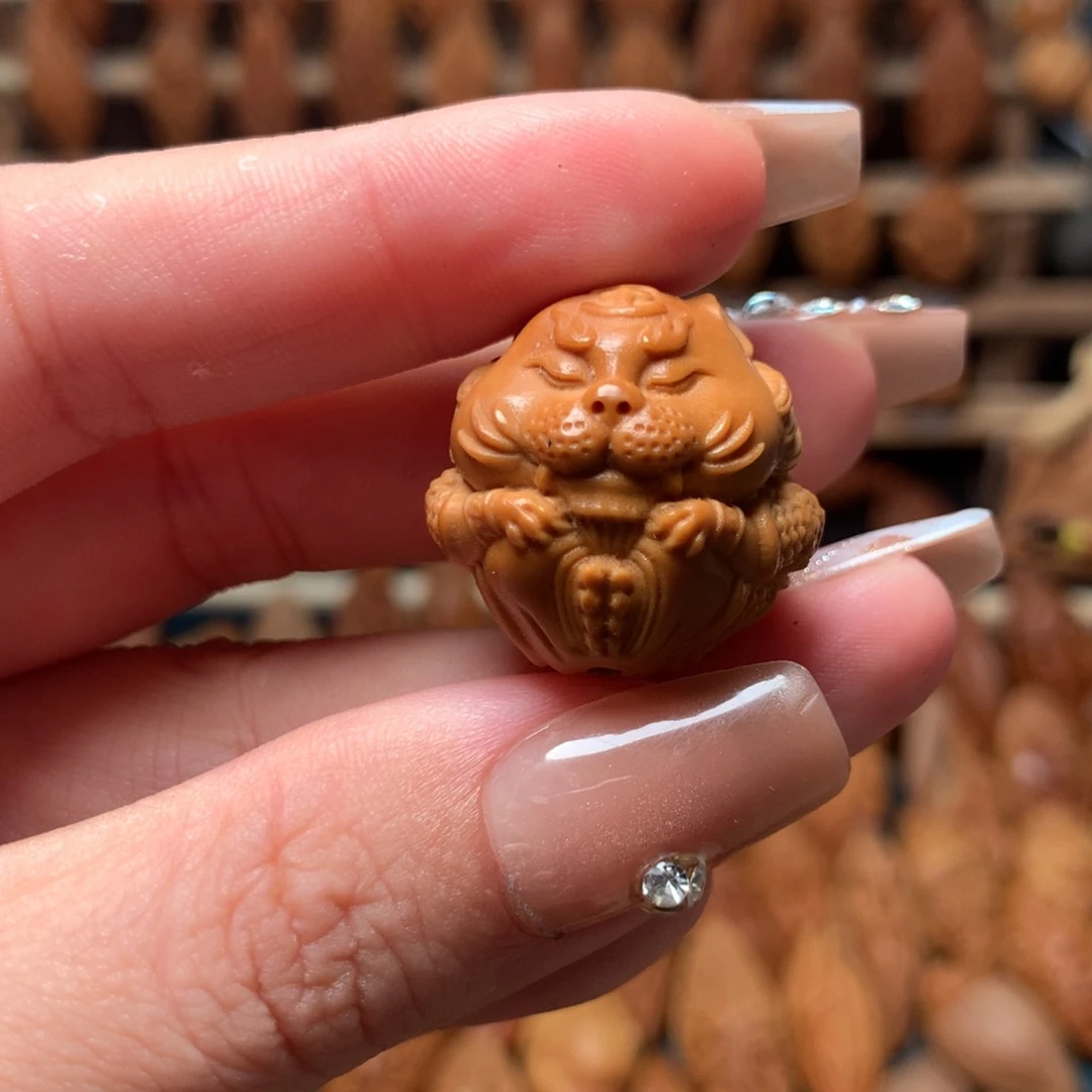橄榄核把件大老虎
