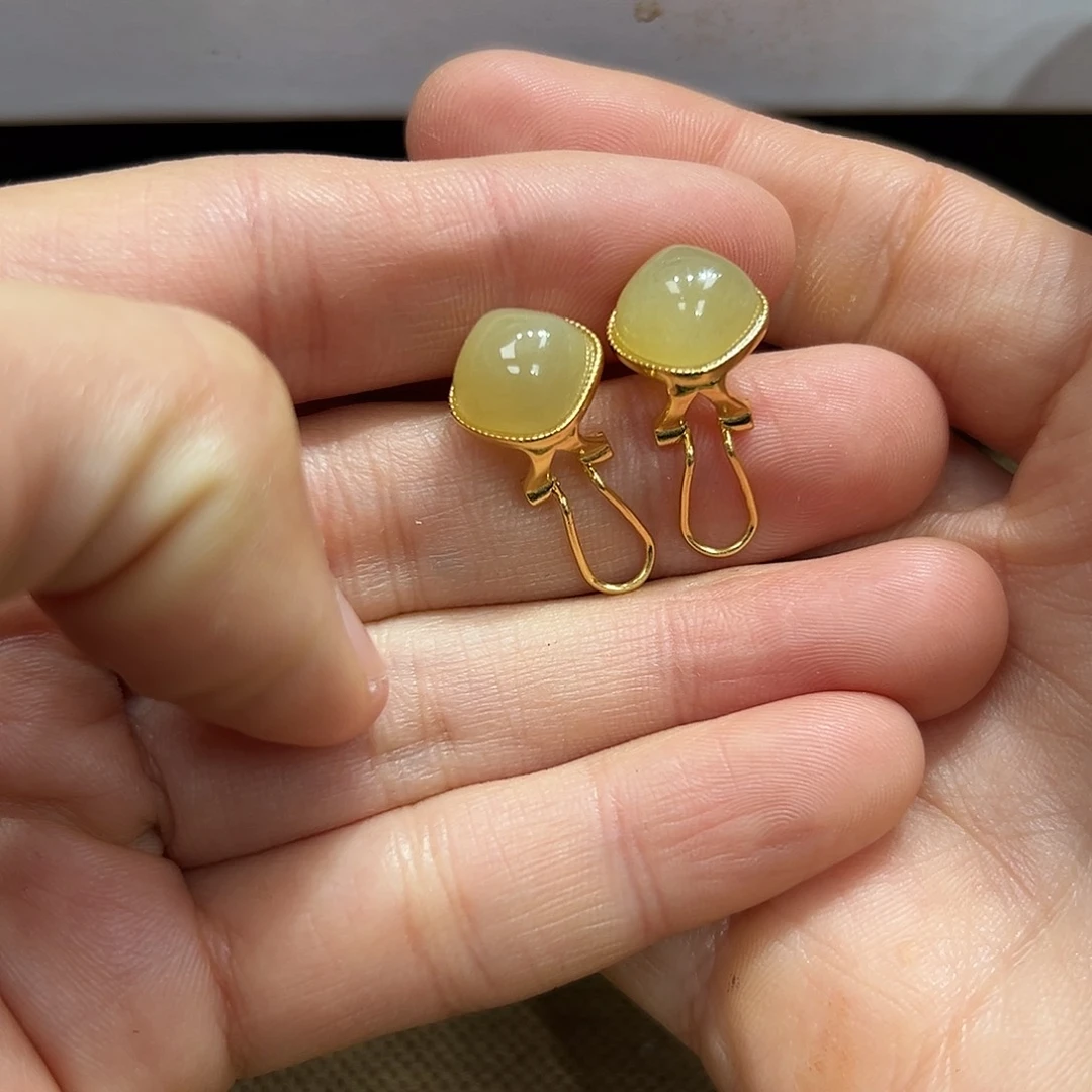 和田玉耳钉银S925镶嵌孤**雨