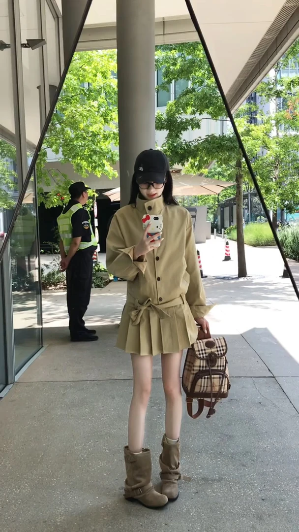 卡其色高领长袖时尚连衣裙女秋季高级感气质宽松小个子百褶短裙子