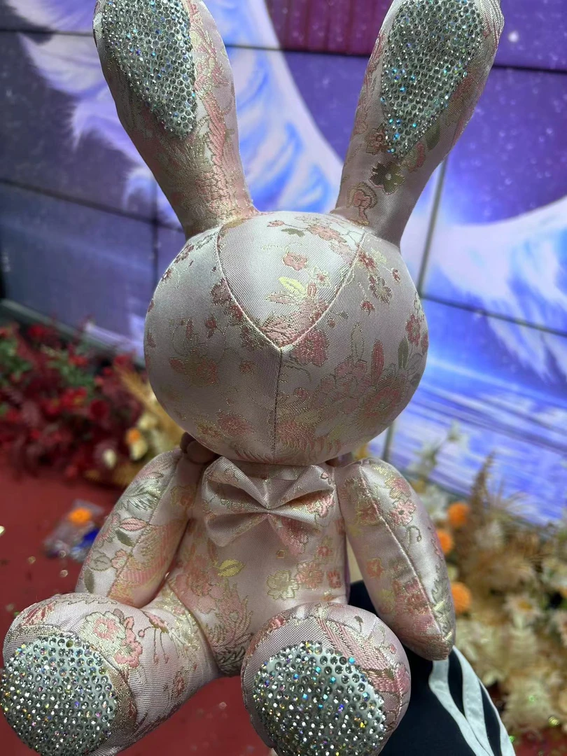 镶钻兔子玩偶颜色随机