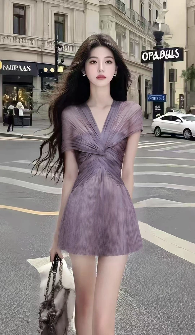 轻奢时尚高端大气轻熟知性风紫色V领短袖收腰不规则设计连衣裙女