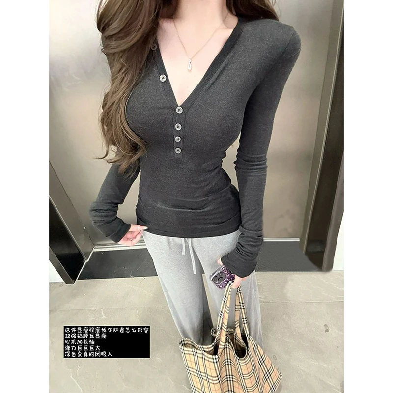 法式高级感灰色V领正肩长袖t恤女春秋季辣妹修身显瘦内搭打底上衣